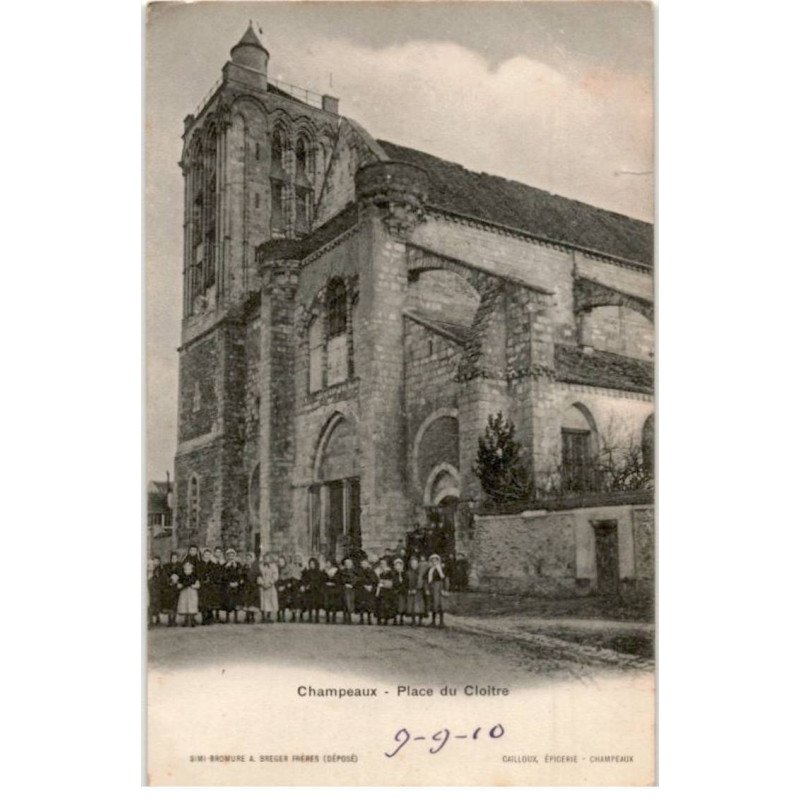 CHAMPEAUX: place du cloitre - état