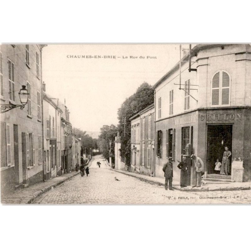 CHAUMES-en-BRIE:la rue du pont - très bon état