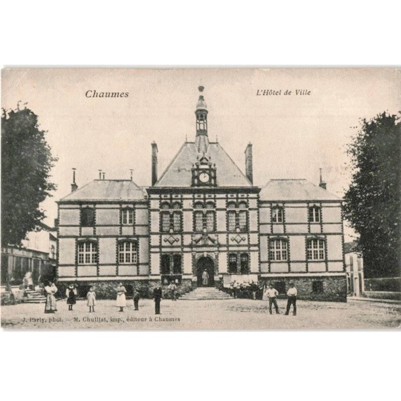 CHAUMES: l'hôtel de ville - très bon état