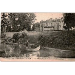 COMBS-la-VILLE: le château, façade du nord et la pièce d'eau - très bon état