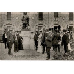 COUILLY: maison de retraite des artistes dramatiques au pied de la statue groupe d'artistes - très bon état