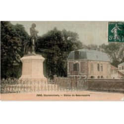 COULOMMIERS: statue de beaurepaire - très bon état