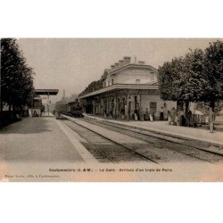 COULOMMIERS: la gare arrivée d'un train de paris - très bon état