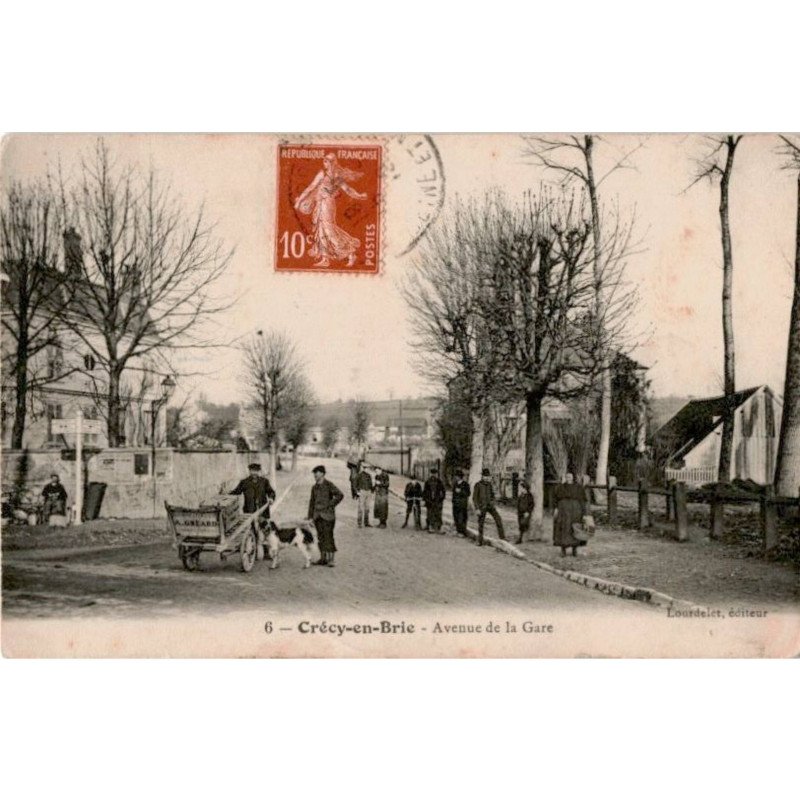CRECY-en-BRIE: avenue de la gare - très bon état