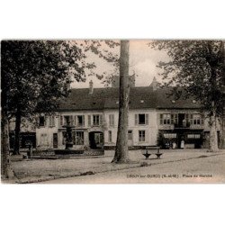 CROUY-sur-OURCQ: place du marché - état