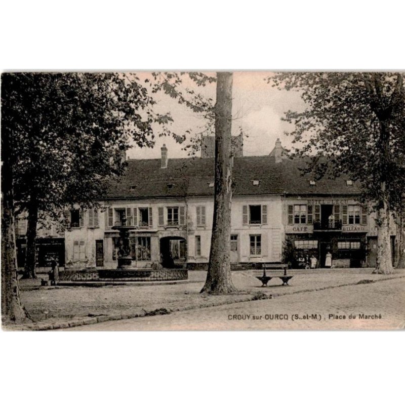 CROUY-sur-OURCQ: place du marché - état