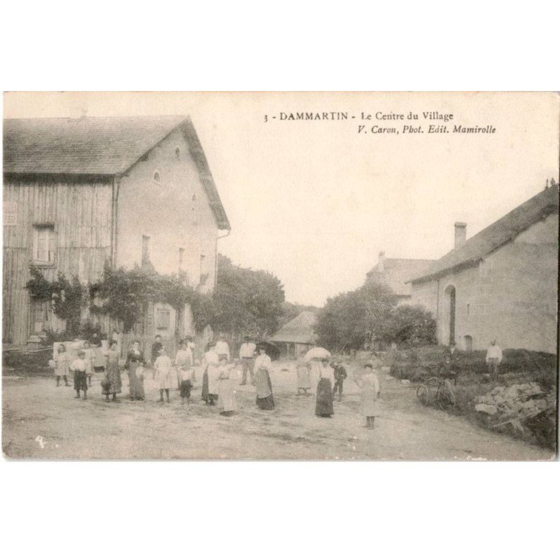 DAMMARIE-les-LYS: le centre du village - très bon état
