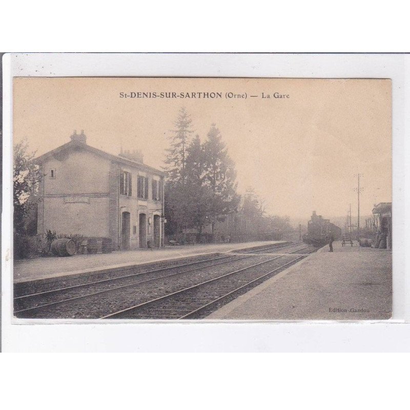 SAINT-DENIS-sur-SARTHON: la gare - très bon état