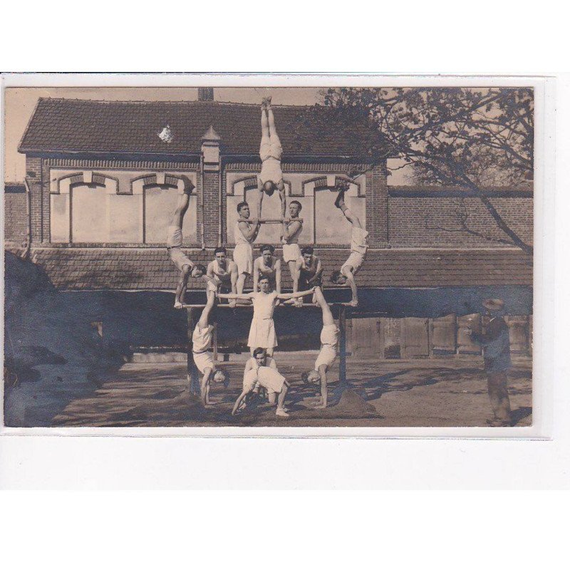 MERU - Juillet 1946 - La Méruvienne (2 photos) - très bon état