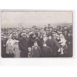 MERU - Carte photo -Rassemblement hommes et femmes - état