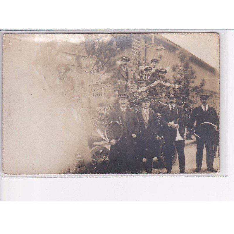 MERU - Carte photo - Cavalcade - Fête - état