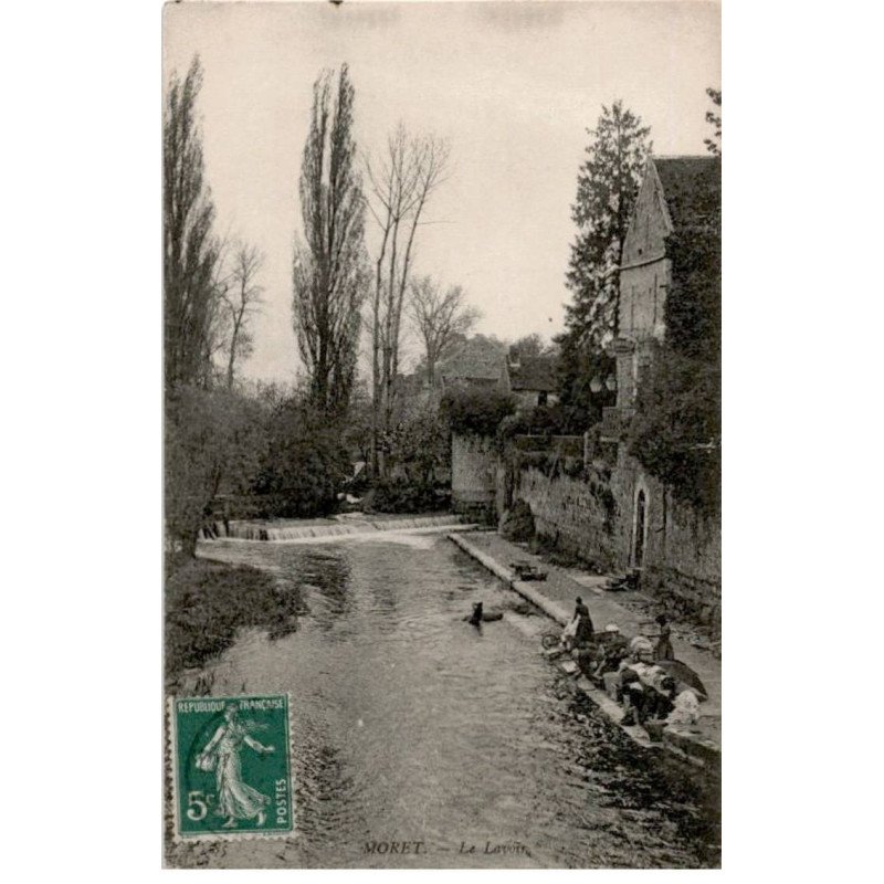 MORET-sur-LOING: le lavoir - très bon état