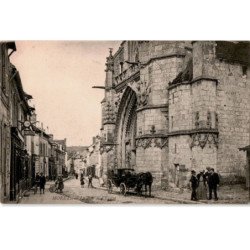 MORET-sur-LOING: la rue de l'église - très bon état