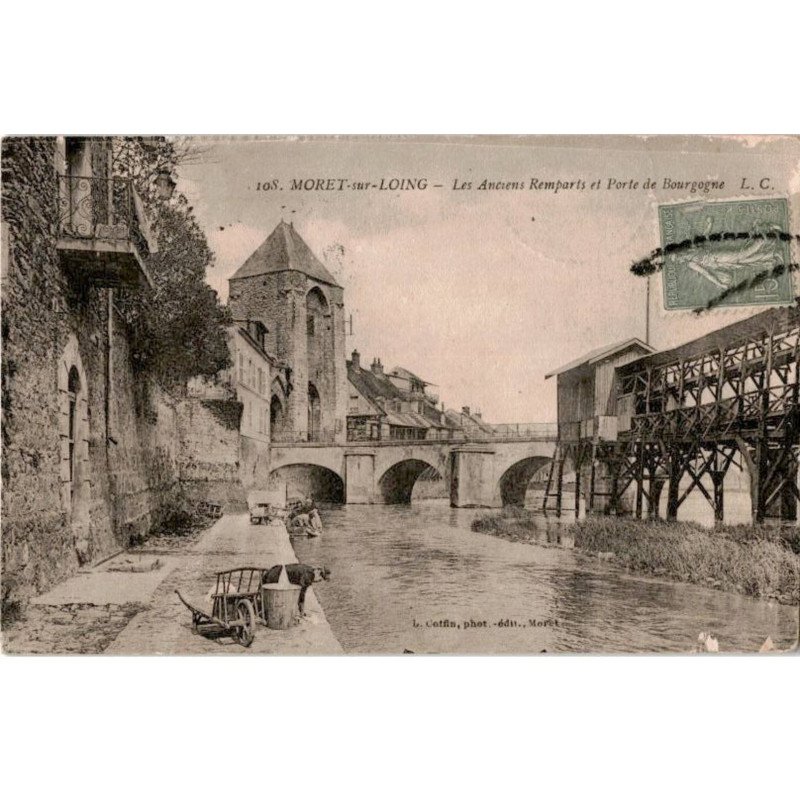MORET-sur-LOING: les anciens remparts et porte de bourgogne - état
