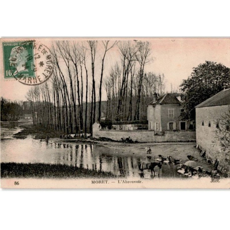 MORET-sur-LOING: l'abreuvoir - très bon état