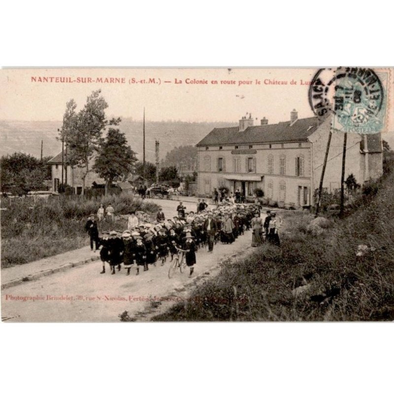 NANTEUIL-sur-MARNE: la colonie en route pour le château - très bon état