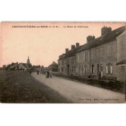 NEUFMOUTIERS-en-BRIE: la route de l'obélisque - très bon état