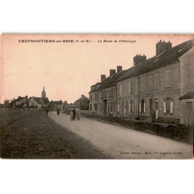 NEUFMOUTIERS-en-BRIE: la route de l'obélisque - très bon état