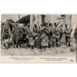 NEUFMONTIERS: tirailleurs marocains inventoriant leur butin - très bon état