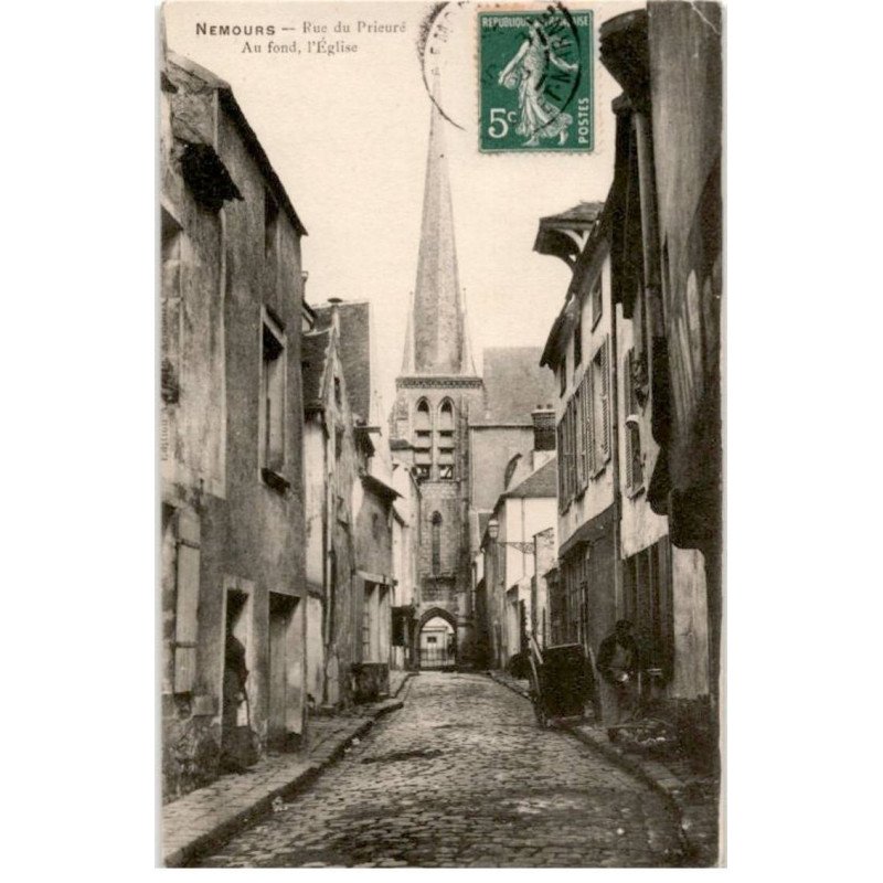NEMOURS: rue du prieuré au fond l'église - état