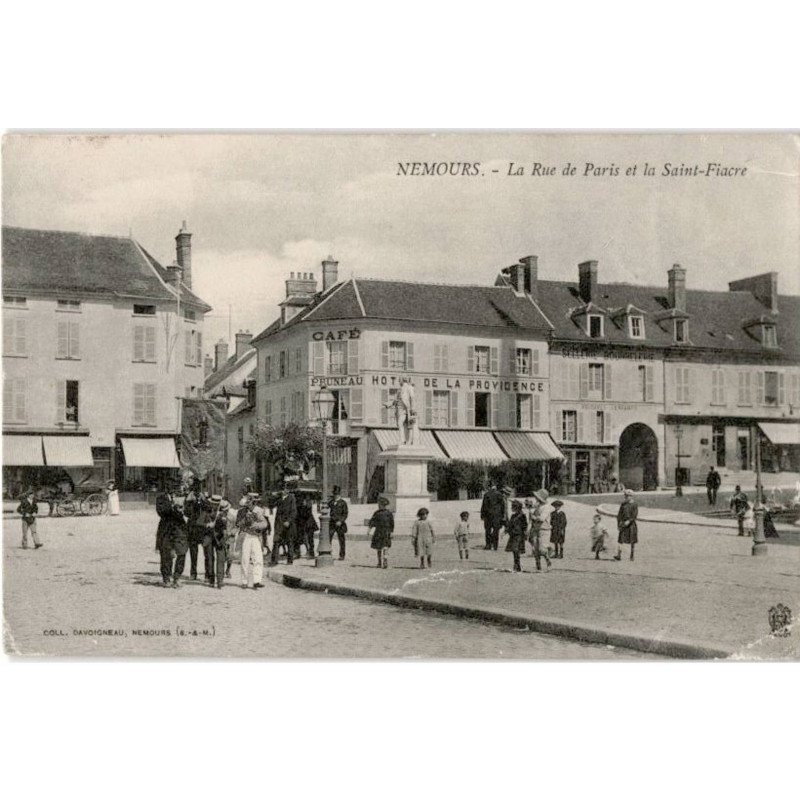 NEMOURS: la rue de paris et la saint-fiacre - état