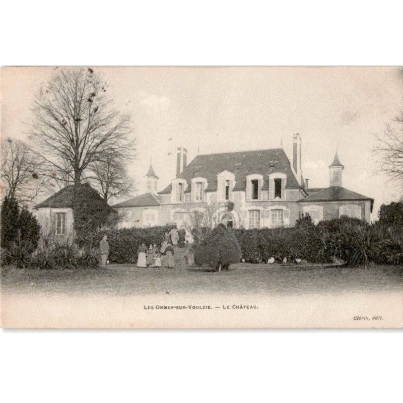 LES ORMES-sur-VOULZIE: le château - très bon état