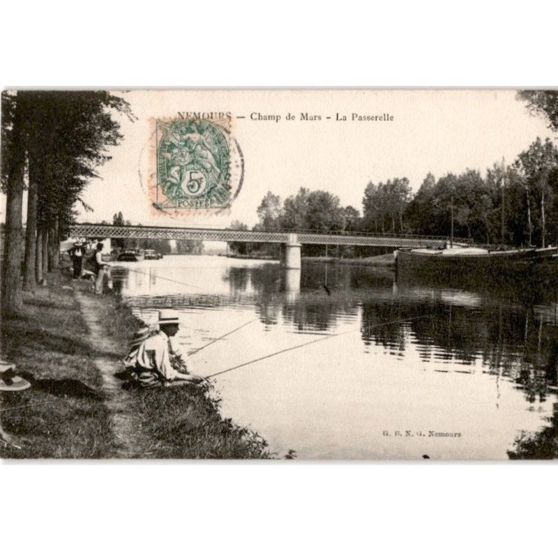 NEMOURS: champ de mars, la passerelle - très bon état