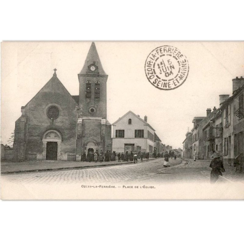 OZOIR-la-FERRIERE: la place de l'église - très bon état