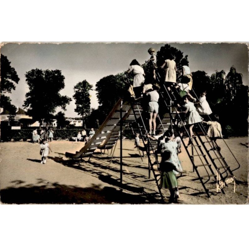 VIRY-CHATILLON: les jeux d'enfants - état