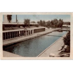 VIRY-CHATILLON: la piscine - très bon état