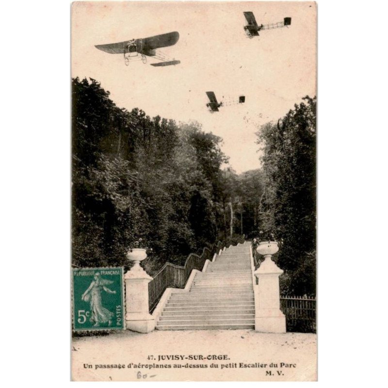 JUVISY-sur-ORGE: un passage d'aéroplanes au-dessus du petit escalier du parc - état