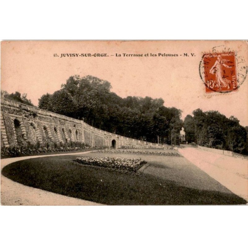 JUVISY-sur-ORGE: la terrasse et les pelouses - bon état