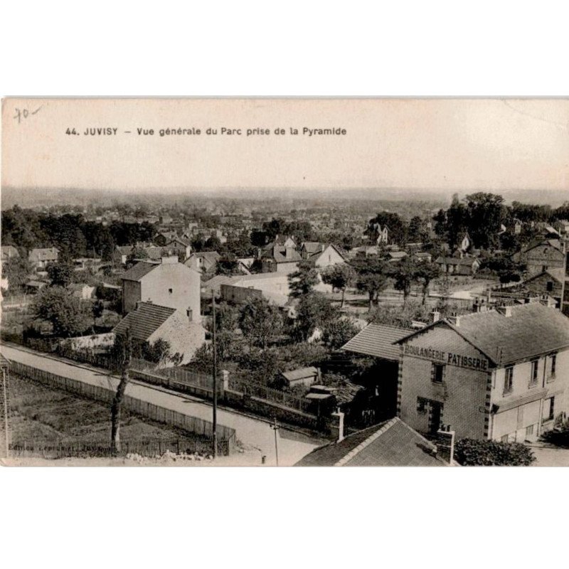 JUVISY-sur-ORGE: vue générale du parc prise de la pyramide - état