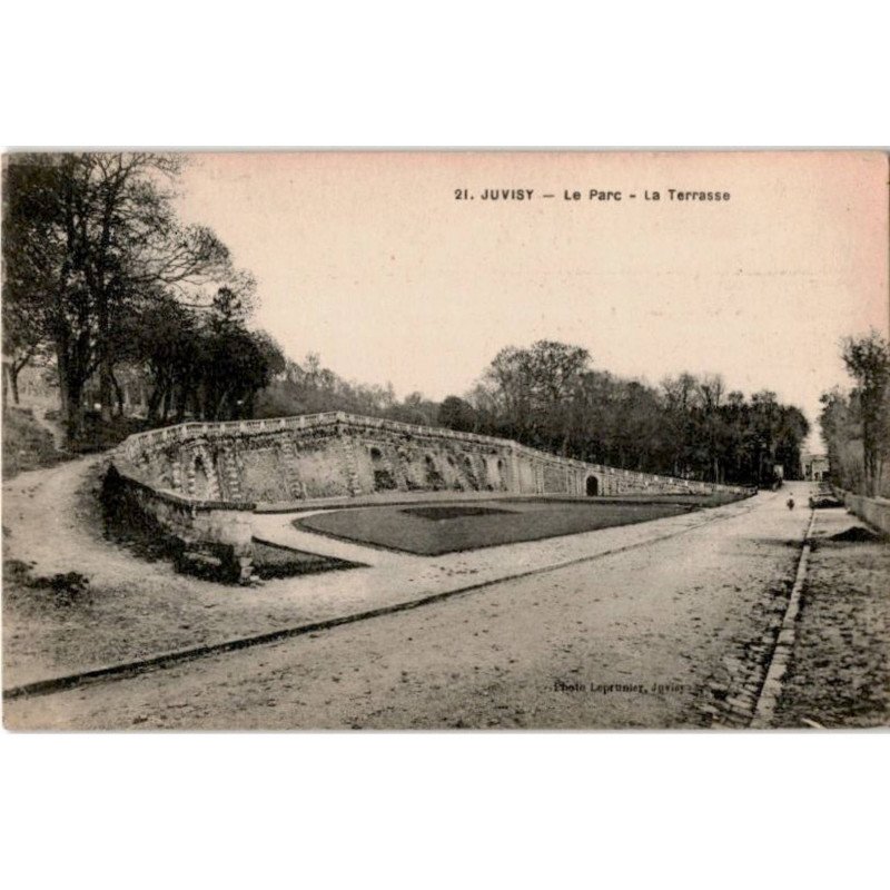 JUVISY-sur-ORGE: le parc, la terrasse - très bon état