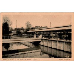 JUVISY-sur-ORGE: une partie du marché - très bon état