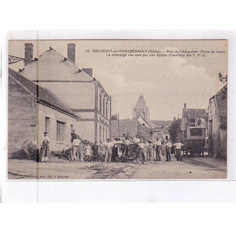 BRUYERES-et-MONTBERAULT: près de l'abreuvoir (porte de laon) nettoyage des rues - très bon état