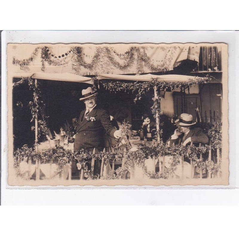 CANNES: personnages en terrasse - très bon état