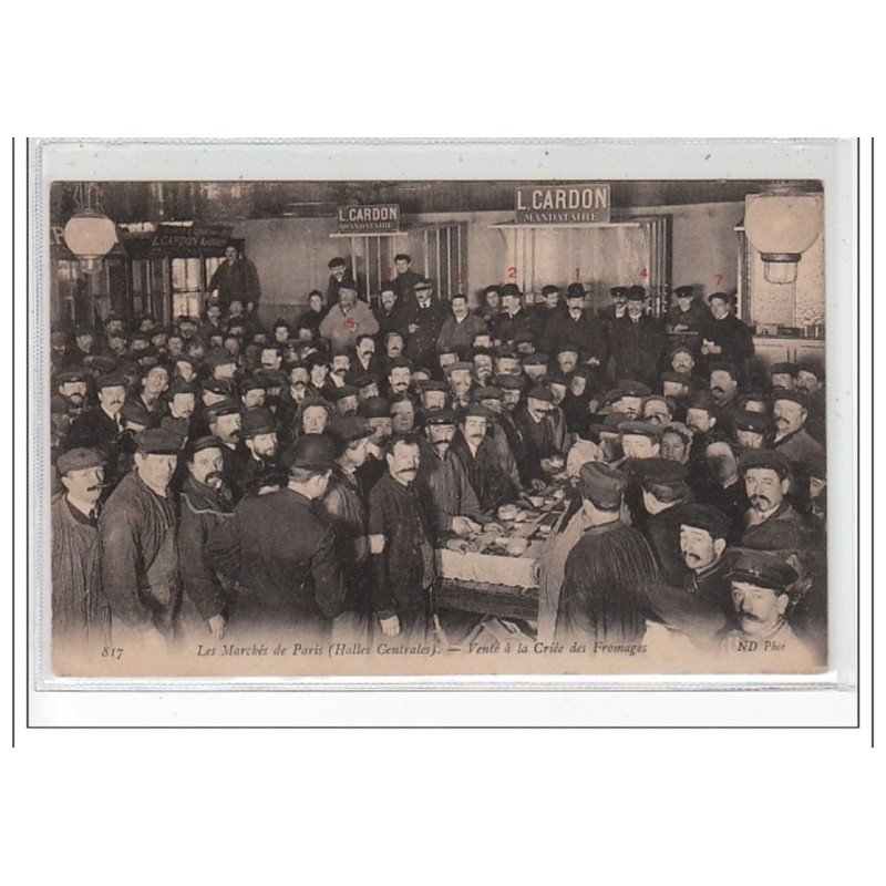 PARIS 1er : marchés de Paris - vente à la criée des fromages aux Halles (pub pour CARDON)- bon état (un pli)