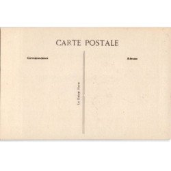 DONNEMARIE-en-MONTOIS: le puits de la place du marché - très bon état