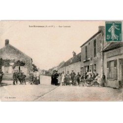 LES ECRENNES: rue centrale - très bon état