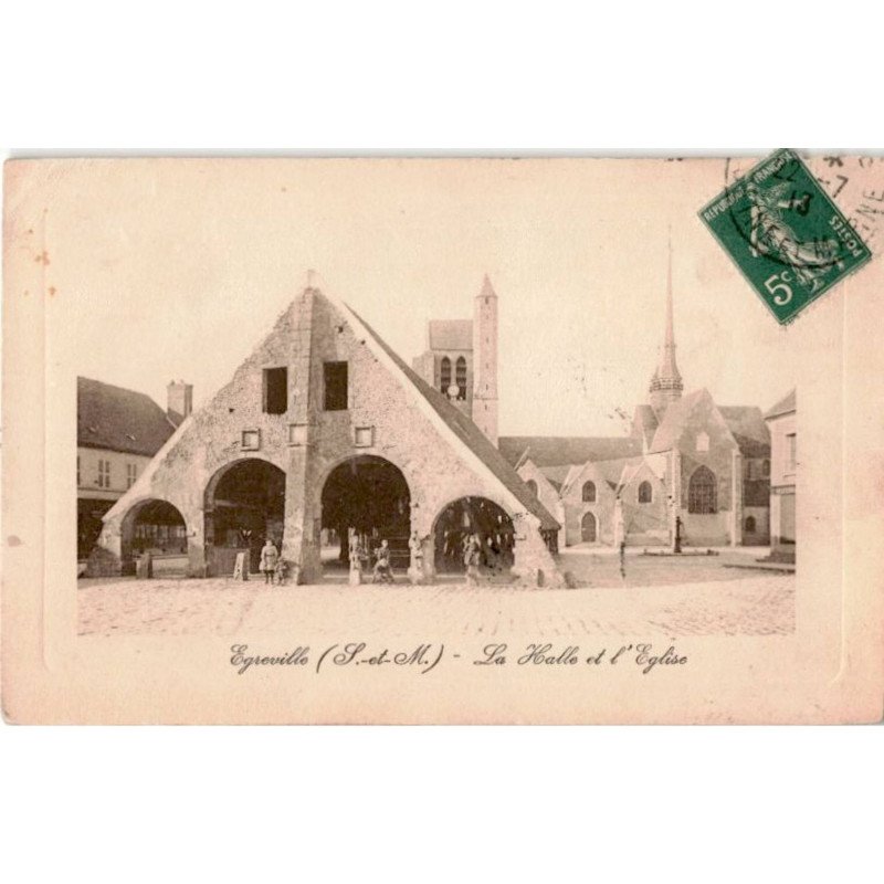 EGREVILLE: la halle et l'église - état