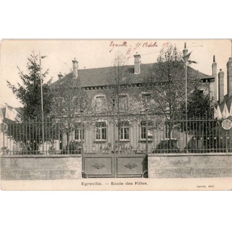 EGREVILLE: école des filles - très bon état