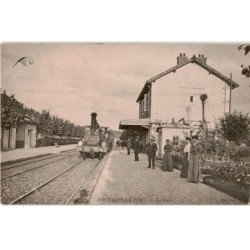 FONTAINE-le-PORT: la gare - très bon état