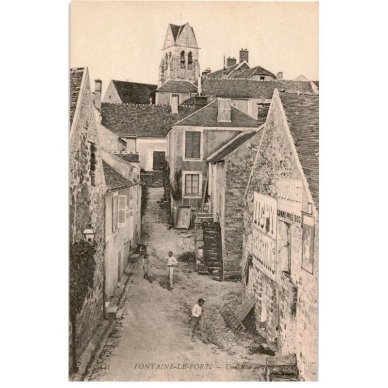 FONTAINE-le-PORT: une rue - très bon état