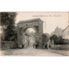 FONTENANY-TRESIGNY: porte de ville - très bon état