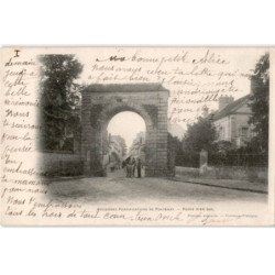 FONTENANY-TRESIGNY: anciennes fortification de fontenay, porte d'en bas - très bon état