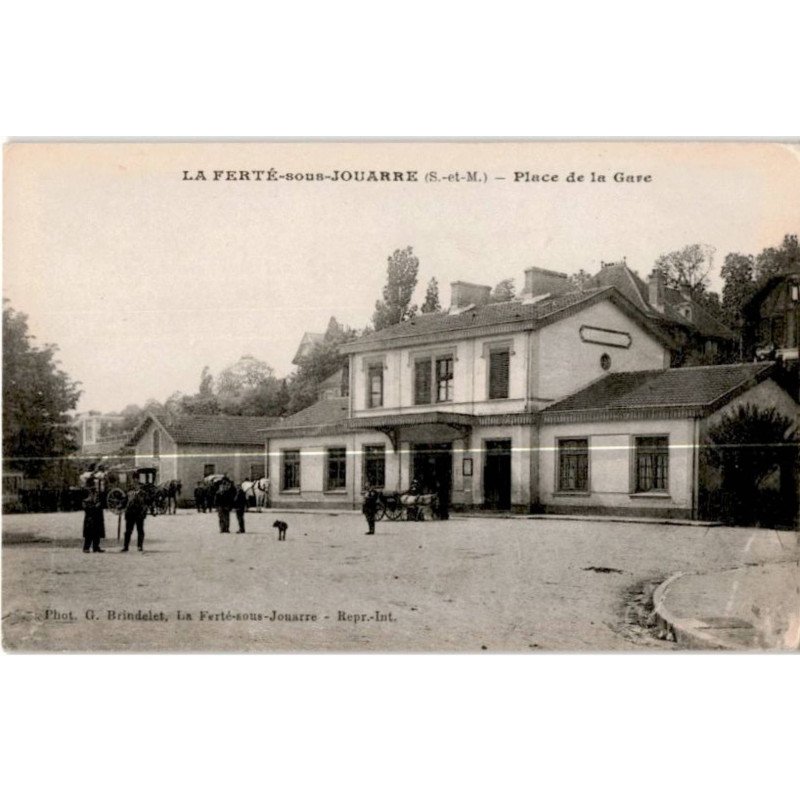 LA FERTE SOUS JOUARRE: place de la gare - très bon état