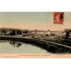 LA FERTE SOUS JOUARRE: dock du bâtiment - très bon état