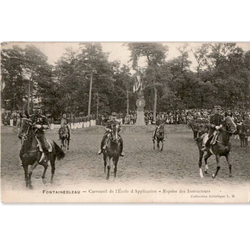 FONTAINEBLEAU: carrousel de l'école d'application reprise des instructeurs - très bon état