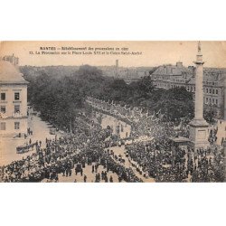 NANTES - Rétablissement des Processions en 1921 - La Procession sur la Place Louis XVI - état